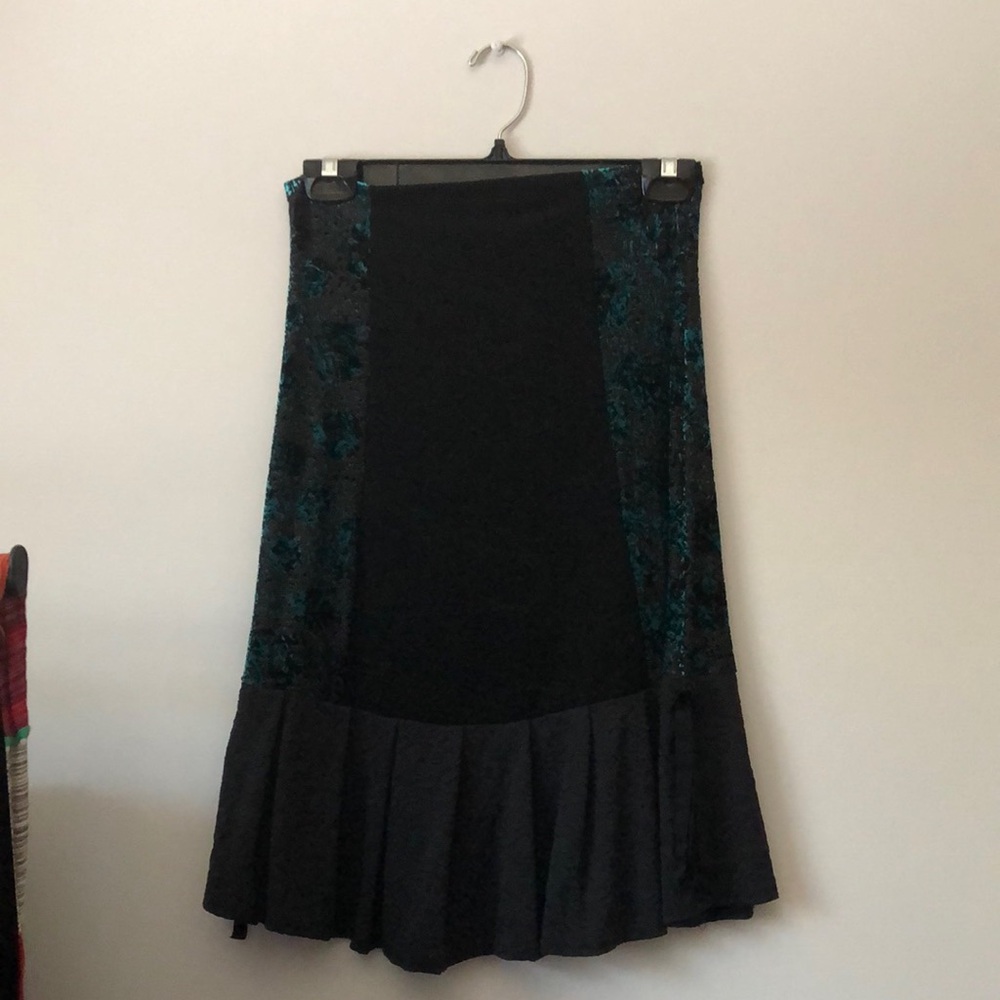 Gorgeous stretch skirt.  The designer is Montreal based Gypsy Circus.